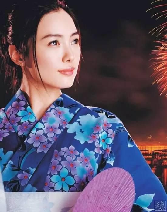 《阿妹》是由杜伟、曹圣执导的恋爱片，何琳、谭歆柔、马强、阿木等加入表演。该片讲述了阿妹是一个吃苦刻苦、仁慈坚贞、积极向上的典型客家女人，为了救命恩人阿虎，乃至抛却本身深爱的汉子文斌，与两位男主角配合表演一段浑厚却动人至深的恋爱故事。